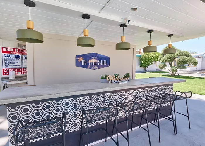 A Place In The Sun Hotel - Adults Only Big Units, 24H Heated Pool & Spa In 1 Acre Park Prime Location, Dog Friendly, Top Midcentury Modern Boutique Hotel